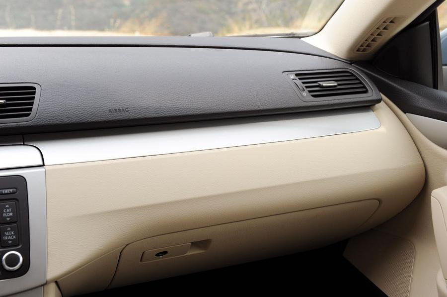  Volkswagen Passat CC Sport 2009 года  (фото 16 из 32)
